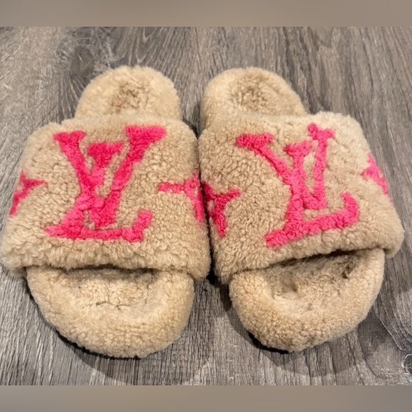 Authentic Louis Vuitton Beige and Pink Shearling Slippers - Picture 2 of 6